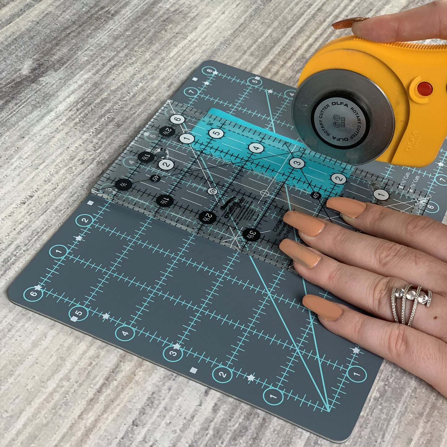 Creative Grids Self-healing Cutting Mat, 6in x 8in